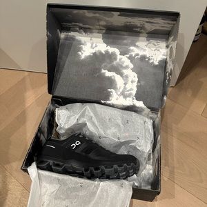 Brand new ON running cloudventure waterproof